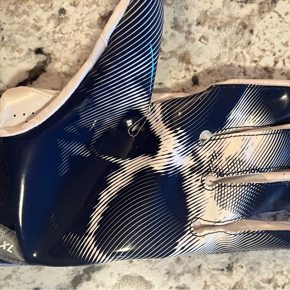 Nike Football gloves- white and navy blue - Picture 6 of 9